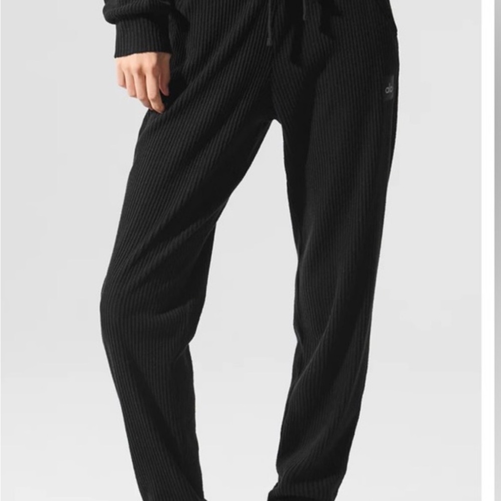 Women’s Alo muse Black Ribbed Jogger Pants small